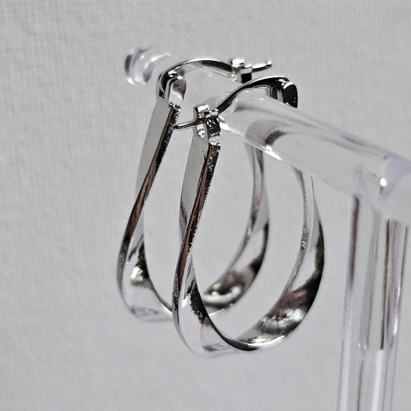 Sterling silver twist hoop earrings NWOT - Picture 3 of 4